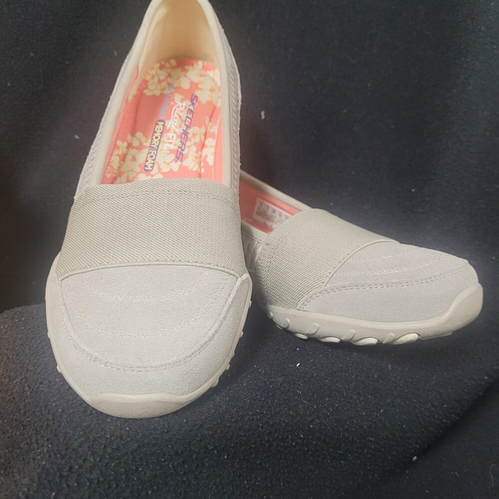 Skechers Slip On Shoes Womens Size 6 Taupe Comfort Walking Casual Flats